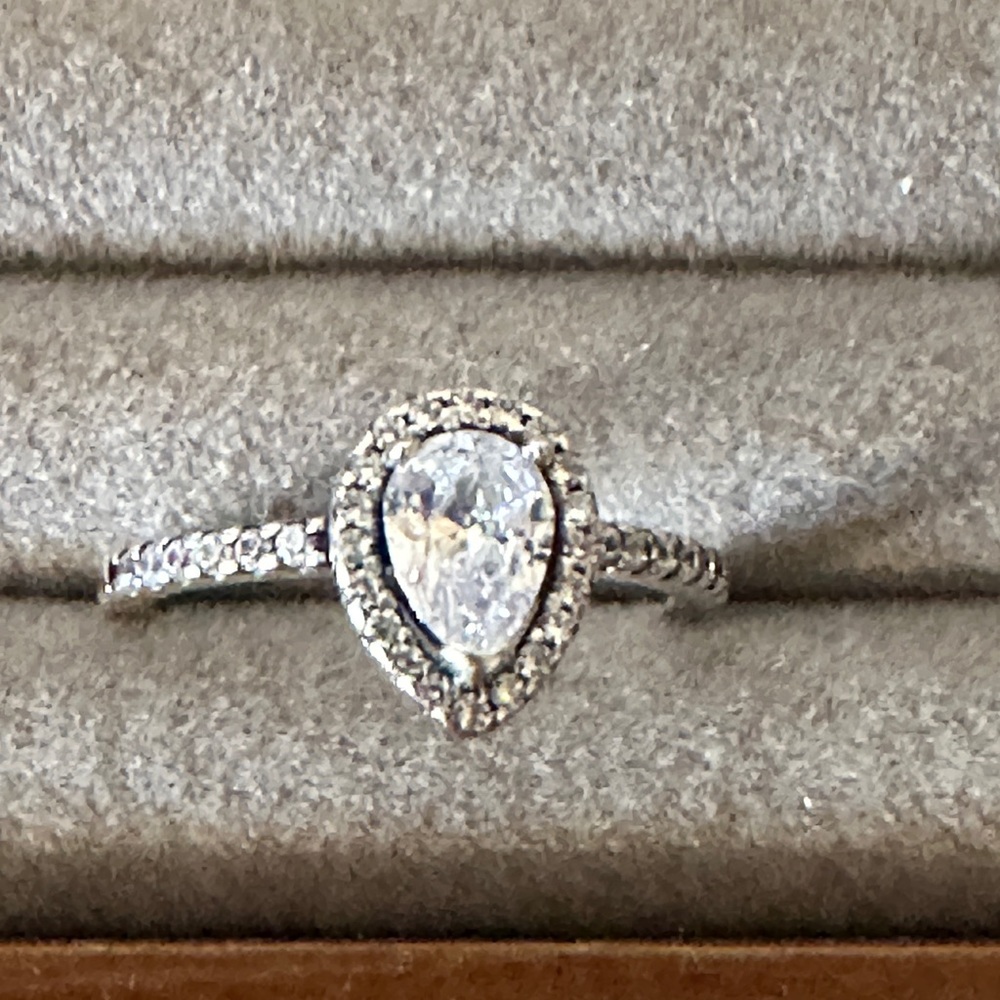 NIP - Pandora Sparkling Pear Halo Ring retail $135.00